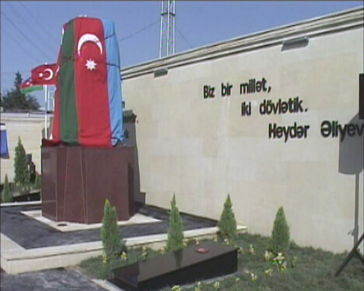 Salyanda türk əsgərinin şərəfinə abidə açılıb - FOTO