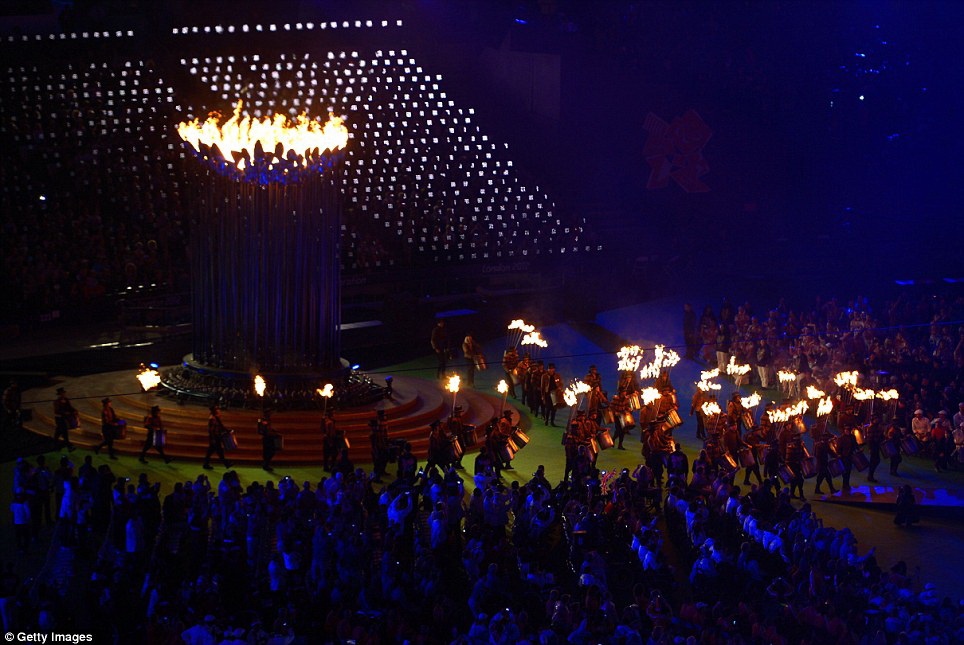 Paralimpiada-2012 başa çatdı: Londonda alov festivalı - FOTO