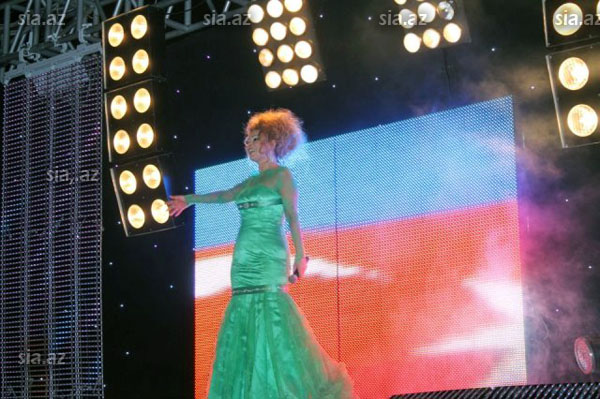 Aygün Kazımova yaxşı saxtakarlıqla üz-üzə - FOTOSESSİYA