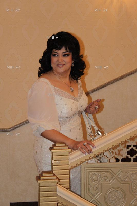 Tanınmış azərbaycanlı teleaparıcı ilk dəfə öz yaşından danışdı - FOTO