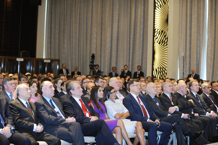 Prezident İlham Əliyev: "Enerji potensialımız regionun, xüsusən də Avropanın enerji təhlükəsizliyində daha böyük rol oynayır və oynayacaq" - YENİLƏNİB - FOTO