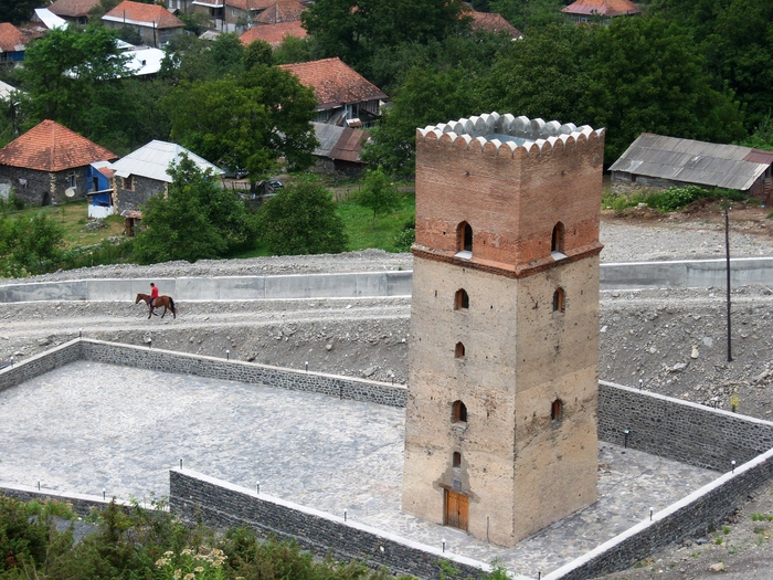 Qax abidələri: Sümük kimi möhkəm "Sumuq qala" - FOTO