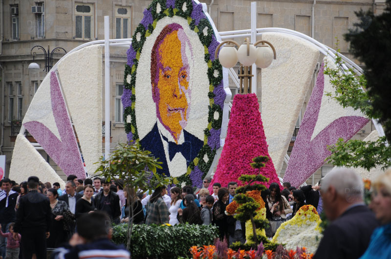 Bakıda Gül bayramı qeyd olunur – FOTOSESSİYA