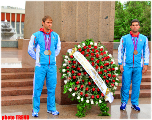 Azərbaycan paralimpiyaçıları ümummilli lider Heydər Əliyevin abidəsini ziyarət ediblər - YENİLƏNİB - FOTO