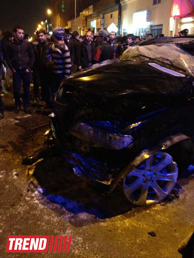 Bakıda  Prado, Mercedes və BMW X5 toqquşdular: 4 yaralı - YENİLƏNİB - FOTO