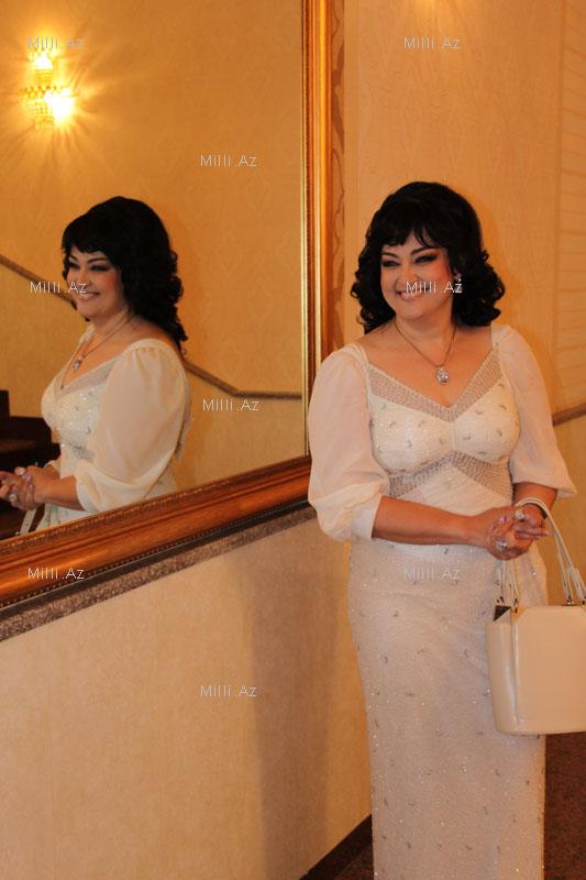 Tanınmış azərbaycanlı teleaparıcı ilk dəfə öz yaşından danışdı - FOTO