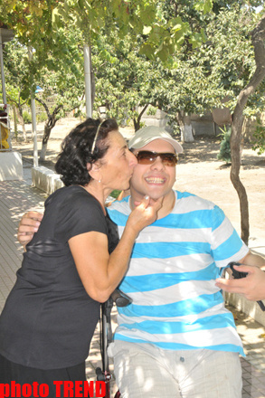 Samuray papağı, meyvəli bağ və ya müğənni Murad Sadıxın rəngarəng yay istirahəti - FOTOSESSİYA