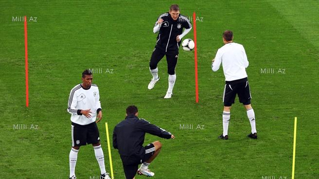 "Avro-2012": Almanlar çətin yunan müdafiəsini yara biləcəklərmi? - FOTOSESSİYA