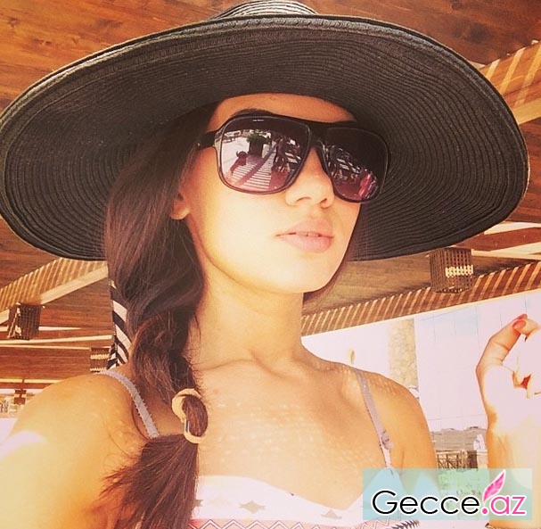 Azərbaycanın ən gözəl qızı çimərlikdə - FOTO