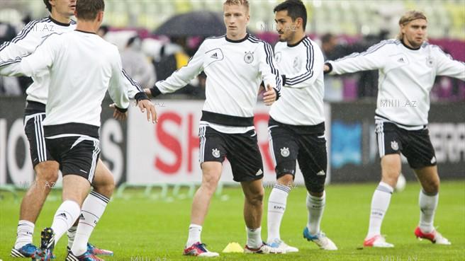 "Avro-2012": Almanlar çətin yunan müdafiəsini yara biləcəklərmi? - FOTOSESSİYA