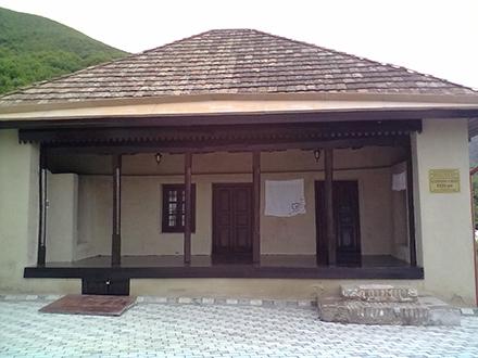 Böyük dramaturqun ziyarətçisiz ev muzeyi - FOTO