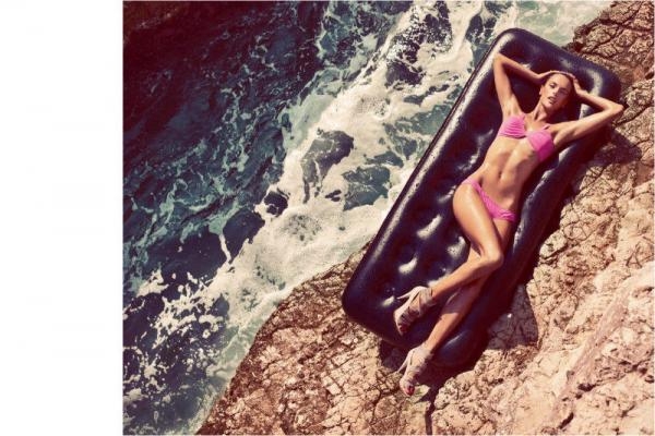 Alessandra Ambrosio yeni çimərlik kolleksiyasında – VİDEO–FOTOSESSİYA