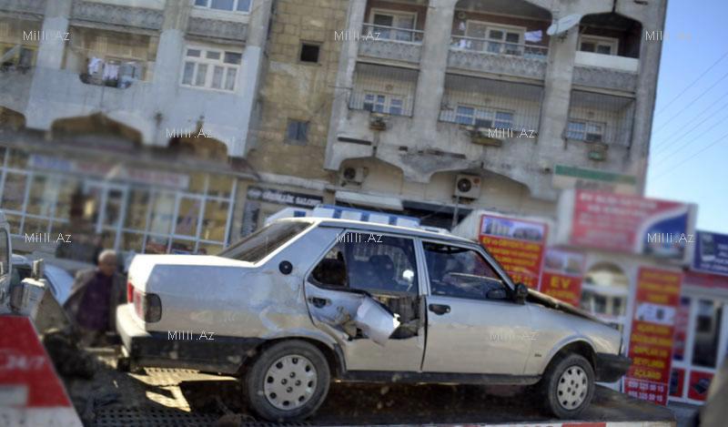 Bakıda "UAZ" minik maşınını vuraraq yol kənarına atdı - FOTO