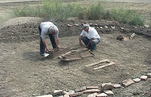 Azərbaycanda cənazələri olmayan qəbirlər tapıldı - FOTO