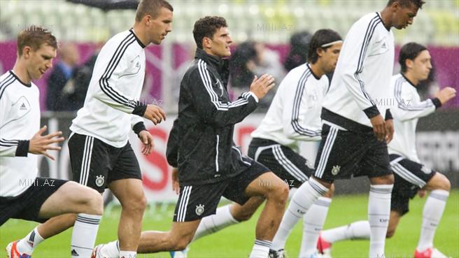 "Avro-2012": Almanlar çətin yunan müdafiəsini yara biləcəklərmi? - FOTOSESSİYA