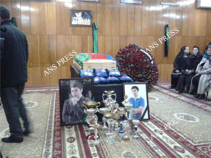 Vüqar Həşimov dəfn olundu - YENİLƏNİB - FOTO