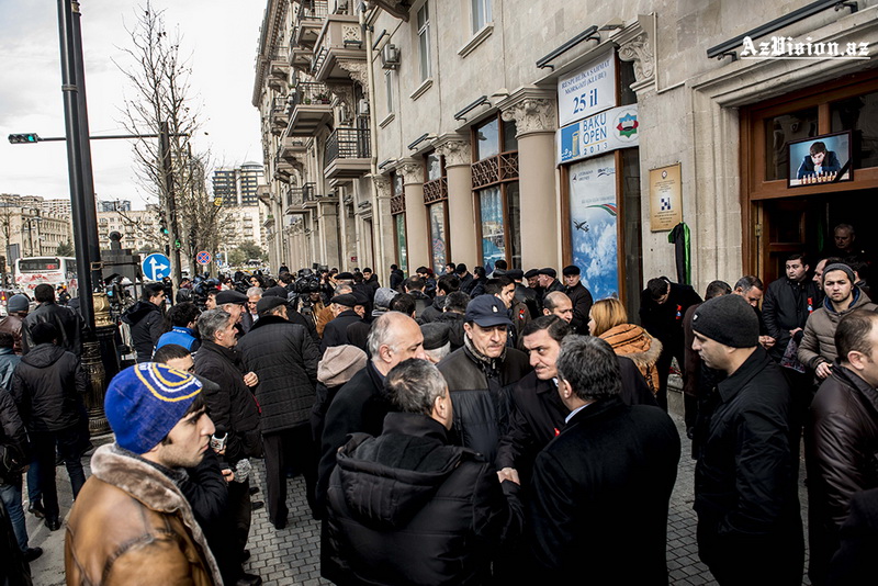 Vüqar Həşimov dəfn olundu - YENİLƏNİB - FOTO