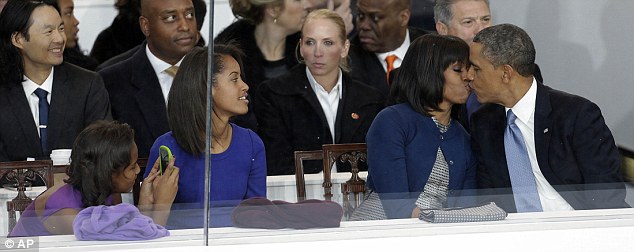 Barak Obama arvadını təriflədi: "Onun sayəsində əsl kişi oluram" - VİDEO - FOTO