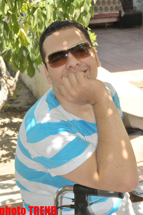 Samuray papağı, meyvəli bağ və ya müğənni Murad Sadıxın rəngarəng yay istirahəti - FOTOSESSİYA