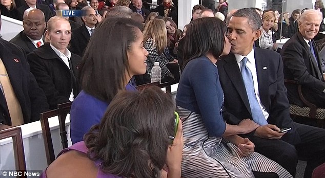 Barak Obama arvadını təriflədi: "Onun sayəsində əsl kişi oluram" - VİDEO - FOTO