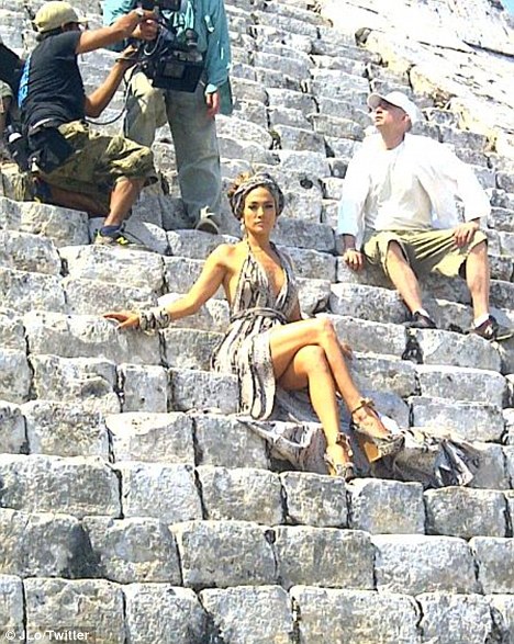 Cennifer Lopes: "Nə olsun ki, məni qucaqlayır?!" - FOTO
