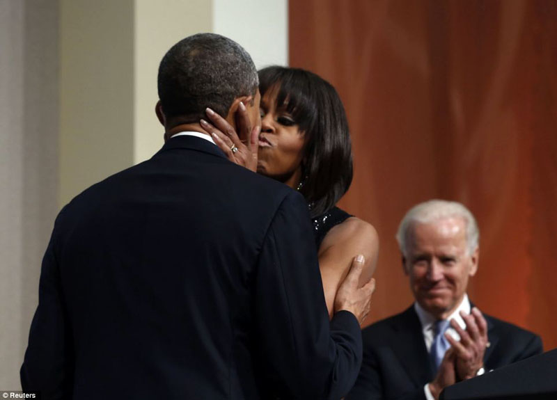 Barak Obama arvadını təriflədi: "Onun sayəsində əsl kişi oluram" - VİDEO - FOTO