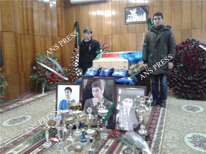 Vüqar Həşimov dəfn olundu - YENİLƏNİB - FOTO