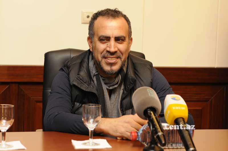 Məşhur türk müğənni Bakıya gəlib - FOTO