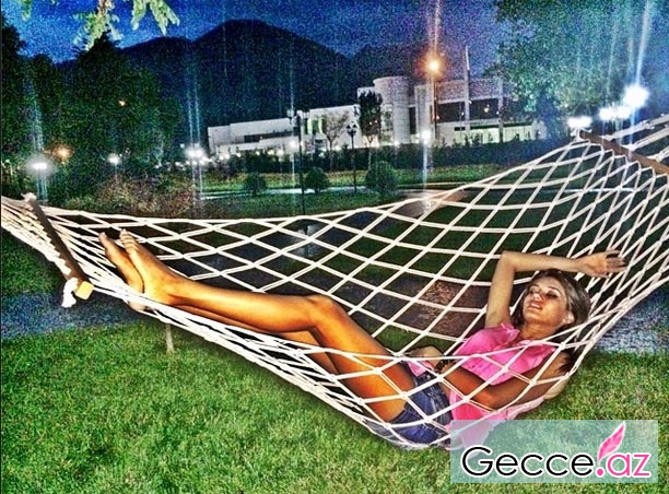 Azərbaycanın ən gözəl qızı çimərlikdə - FOTO