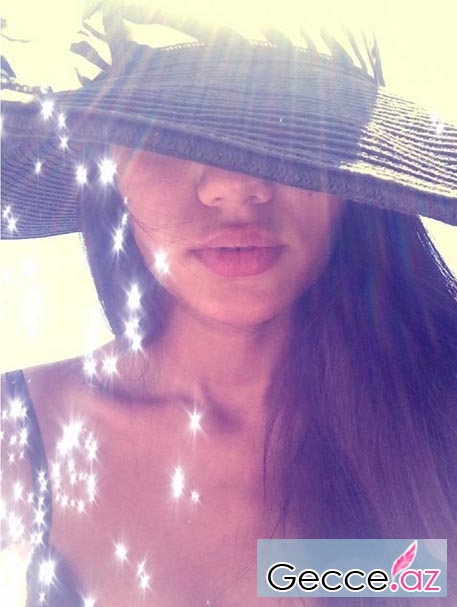 Azərbaycanın ən gözəl qızı çimərlikdə - FOTO