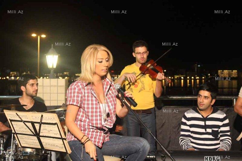 Azərbaycanlı müğənni dama çıxdı: dedilər bəxtəvər...- FOTOSESSİYA