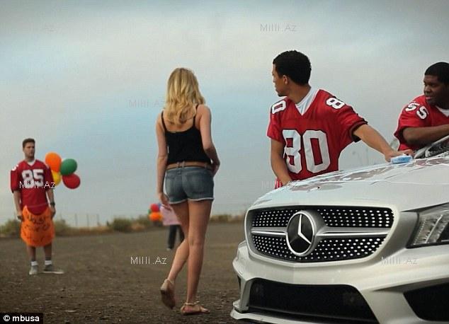 Mercedes 20 yaşlı gözəllə birlikdə - VİDEO - FOTOSESSİYA