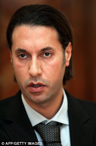 Qəzzafinin oğlunun məşuqəsi işdən qovuldu - FOTO