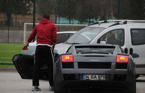 Məşhur futbolçular hansı maşınları sürürlər? - FOTO