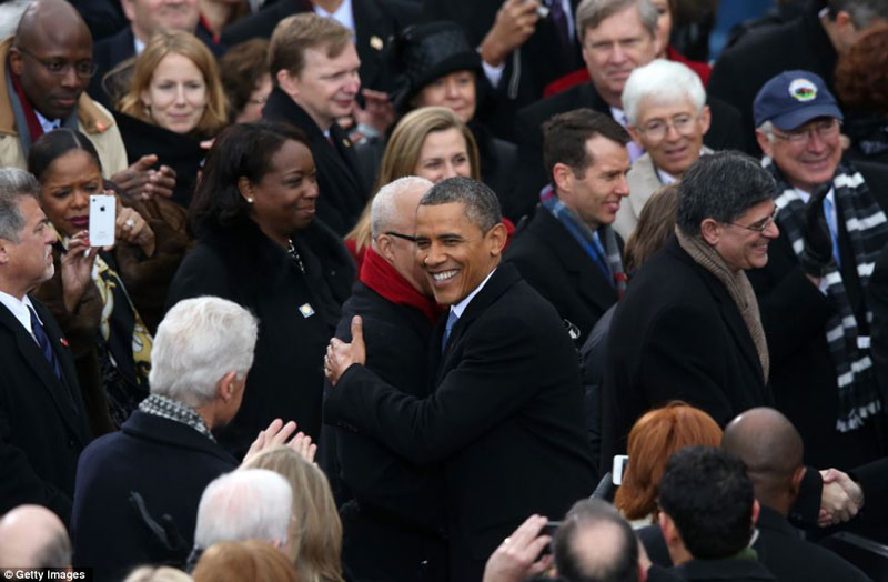 Barak Obama arvadını təriflədi: "Onun sayəsində əsl kişi oluram" - VİDEO - FOTO