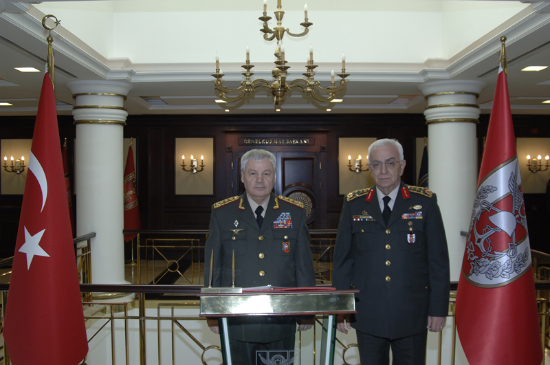 Azərbaycanın müdafiə naziri Türkiyə Silahlı Qüvvələri Baş Qərargahının rəisi ilə görüşüb – FOTO