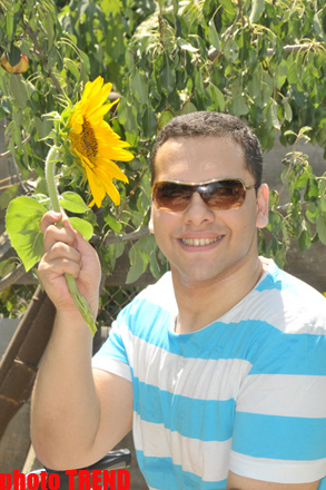 Samuray papağı, meyvəli bağ və ya müğənni Murad Sadıxın rəngarəng yay istirahəti - FOTOSESSİYA