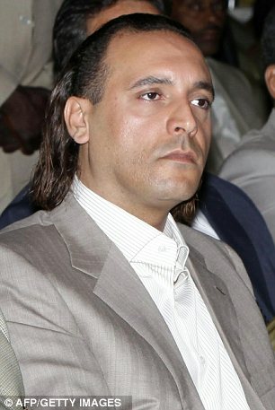 Qəzzafinin ailəsi sığınacaq aldı - FOTO