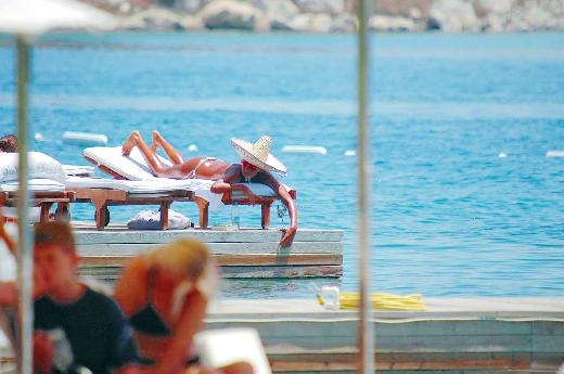 Türkiyəli ikona mövsümü açdı - FOTOSESSİYA