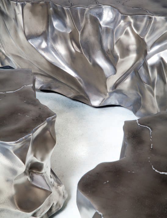 Sındırılmış qəhvə masası - FOTO