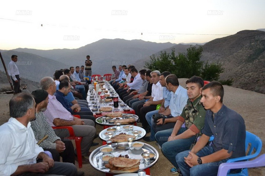 Ermənilər türk məmurlara iftar süfrəsi açdılar - FOTO