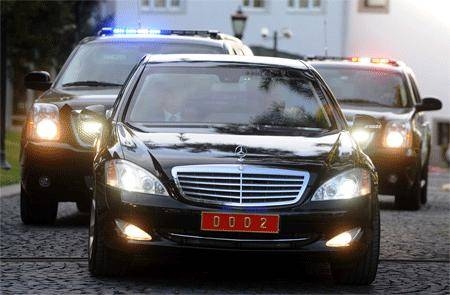 Dünya liderləri hansı maşınlarda gəzir? – FOTOSESSİYA