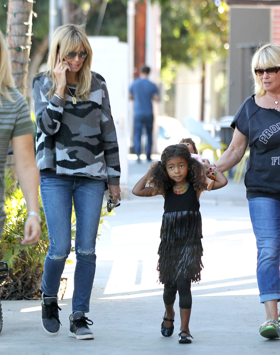Heidi Klum & Lou Make A Starbucks Run