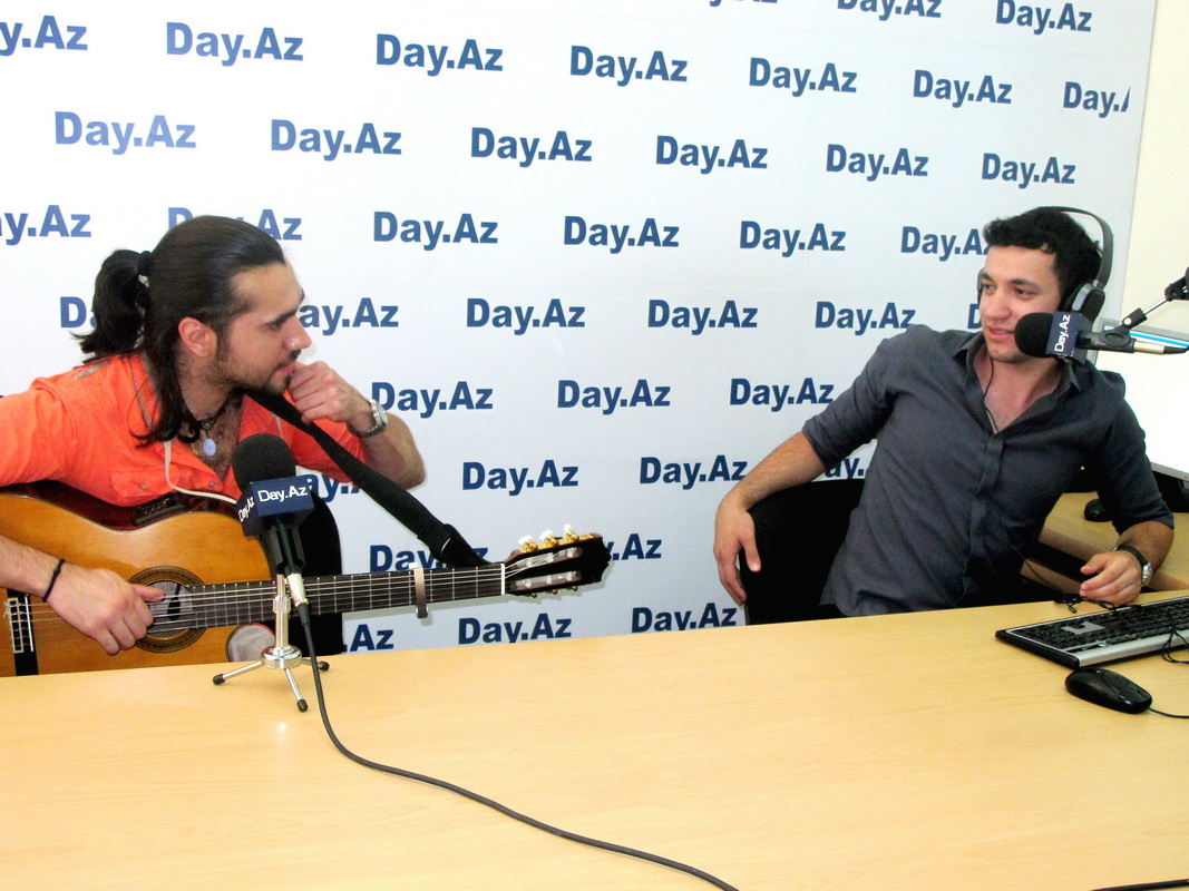 Azərbaycanın ən bahalı gitara müəllimi saatlarla pulsuz oxumağa hazırdır - FOTO