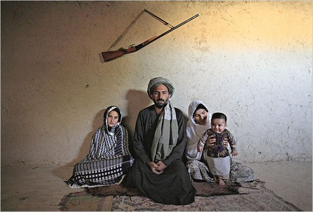 "Ərim babam yaşdadır. Nə edim, dözürəm" - FOTO