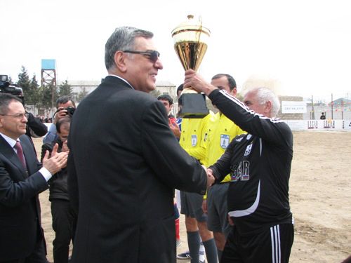 Məhkumlar “Neftçi”nin veteranlarına məğlub oldular – FOTO