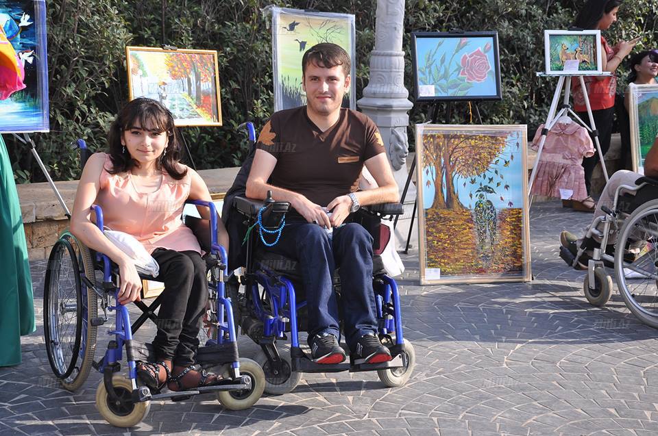 Bakıda "Xəyallarımızın rəsmlərdəki tərənnümü" sərgisi keçirildi - FOTO