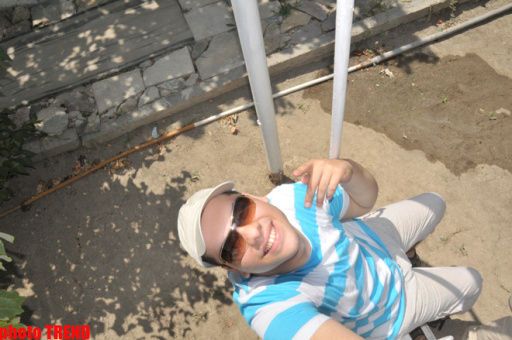 Samuray papağı, meyvəli bağ və ya müğənni Murad Sadıxın rəngarəng yay istirahəti - FOTOSESSİYA