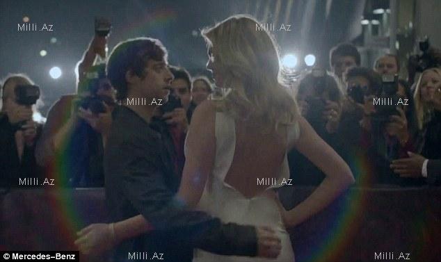 Mercedes 20 yaşlı gözəllə birlikdə - VİDEO - FOTOSESSİYA
