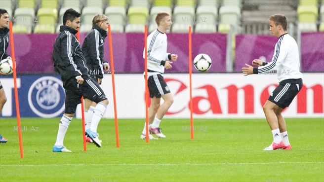 "Avro-2012": Almanlar çətin yunan müdafiəsini yara biləcəklərmi? - FOTOSESSİYA